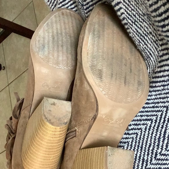 Ankle Boots with fringe - Picture 3 of 7